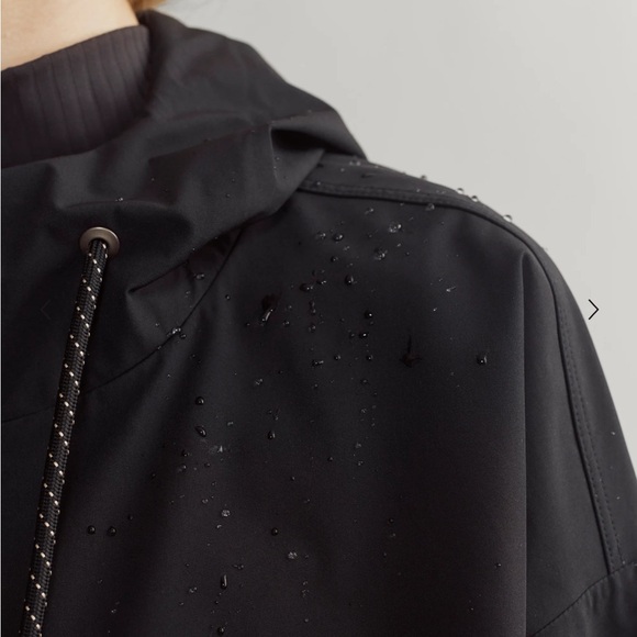 Rhone Tens Black Hooded Long Raincoat Jacket NWT Size L Waterproof Outerwear - Picture 6 of 8